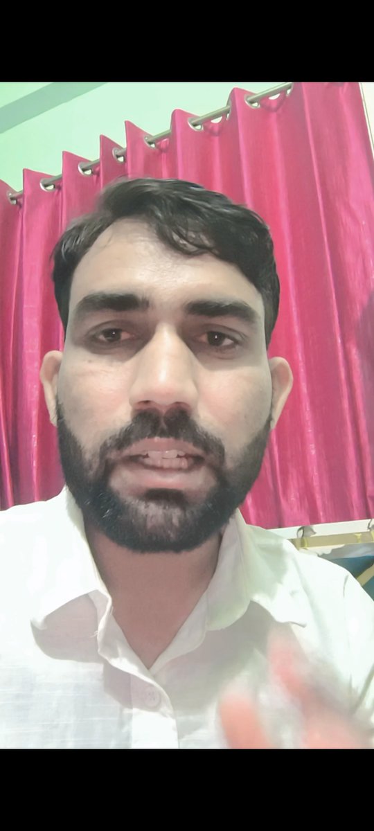 DUSU चुनाव में विजय शंकर मीणा को वोट देने की अपील मैं सिर्फ इसलिए नहीं कर रहा हूं कि वह मेरे मीणा समाज से आते हैं। मेरी अपील की वजह इससे कहीं बड़ी है। विजय शंकर एक गरीब किसान परिवार से आते हैं। ऐसे परिवारों के बच्चों को राजनीति में आगे बढ़ने का मौका बहुत कम मिलता है। NSUI और भाई विनोद जाखड़ ने उन पर विश्वास जताकर उन्हें टिकट दिया, यह महत्वपूर्ण बात है। आज मोदी सरकार की नीतियों के कारण छात्र शिक्षा, रोजगार और अपने भविष्य को लेकर परेशान हैं। इसलिए इस बार विजय शंकर मीणा को जिताकर मोदी सरकार को यह संदेश दीजिए कि देश के छात्र अपने भविष्य के साथ खिलवाड़ स्वीकार नहीं करेंगे। गरीब किसान के बेटे की जीत, छात्रों की आवाज़ की जीत होगी।