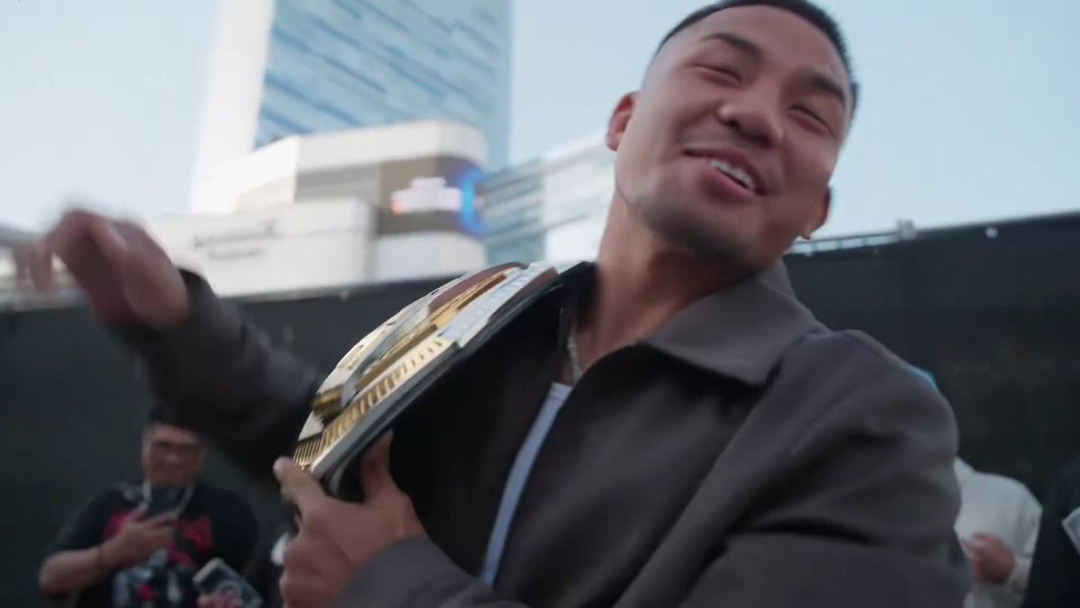 🚨😭JOSHUA VAN COULDN’T KEEP A STRAIGHT FACE DURING THE PANTOJA FACE-OFF 💀 Pantoja was NOT amused. 😂 🗣️ “Why are you laughing? You can’t be serious for one second, bro?” 🗣️ “It’s gonna be intense.” 🎥 Via: UFC