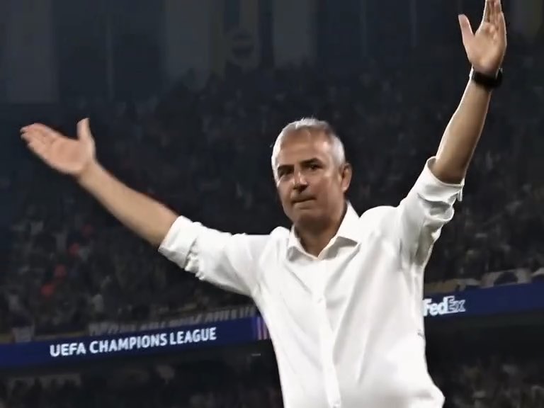 18 sene sonra Fenerbahçe'yi Şampiyonlar Ligine nasıl soktuysa, 12 sene sonrada şampiyon yapar! Yeterki: - Işine karışılmasın! - Istediği oyuncular alınsın. İstemediği oyuncular dayatılmasın! - Saha dışında Fenerbahçe'nin hakları korunsun. Gerisi çatara patara çat çat💛💙