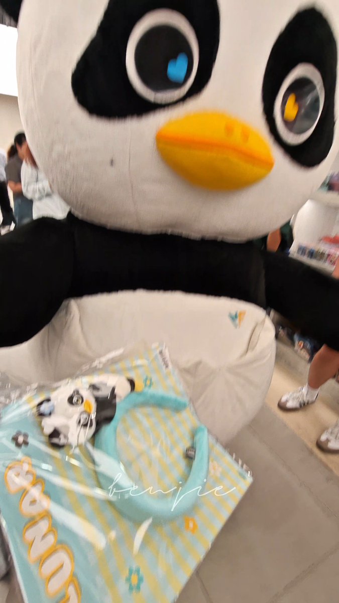 🐣🐼 : เอาหมวกมั้ย ไว้เวลาไปต่างประเทศเขาจะได้ใส่กันหนาว น่ารักจี้ปุดด 💘💞💕💓💗🤏🏼