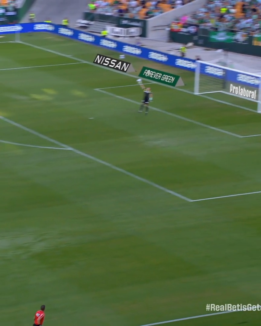 ❌ David Soria evita uno de los goles de la temporada.