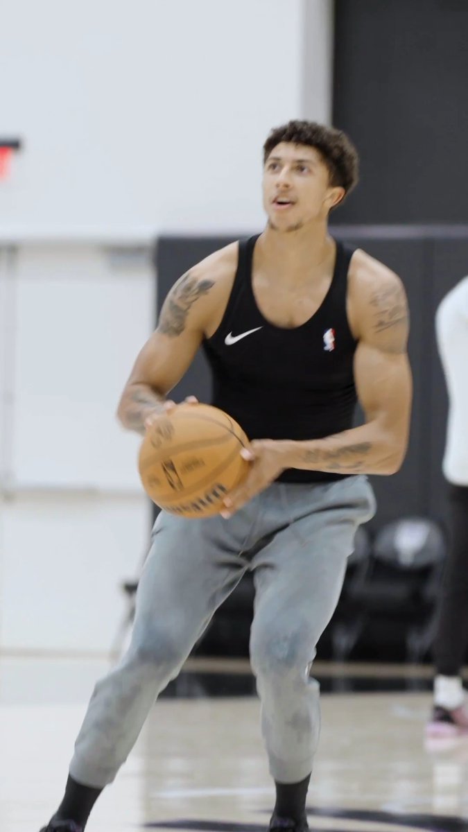 turning up the heat 👑 ⠀ Offseason Workouts presented by In-Shape Health Clubs