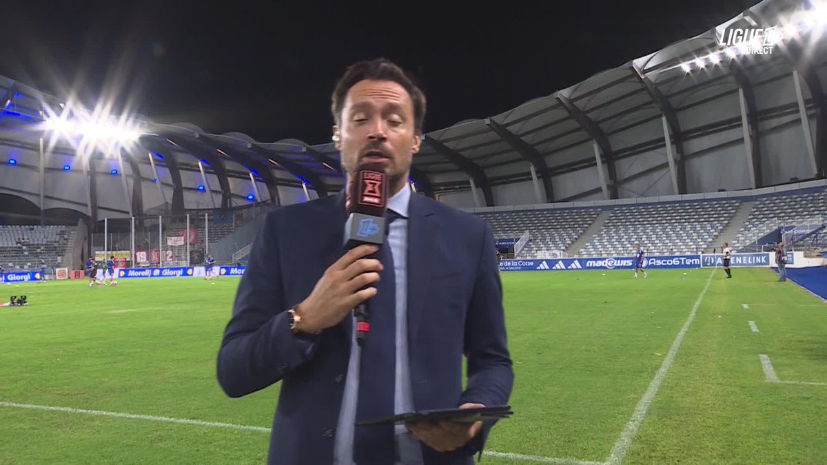 Le brief des capitaines pour débuter cette soirée 🤝 Coup d'envoi de ce match de LIGUE 3 Betclic entre le SC Bastia et l'AS Cannes dans quelques minutes 🔜 #SCBASC