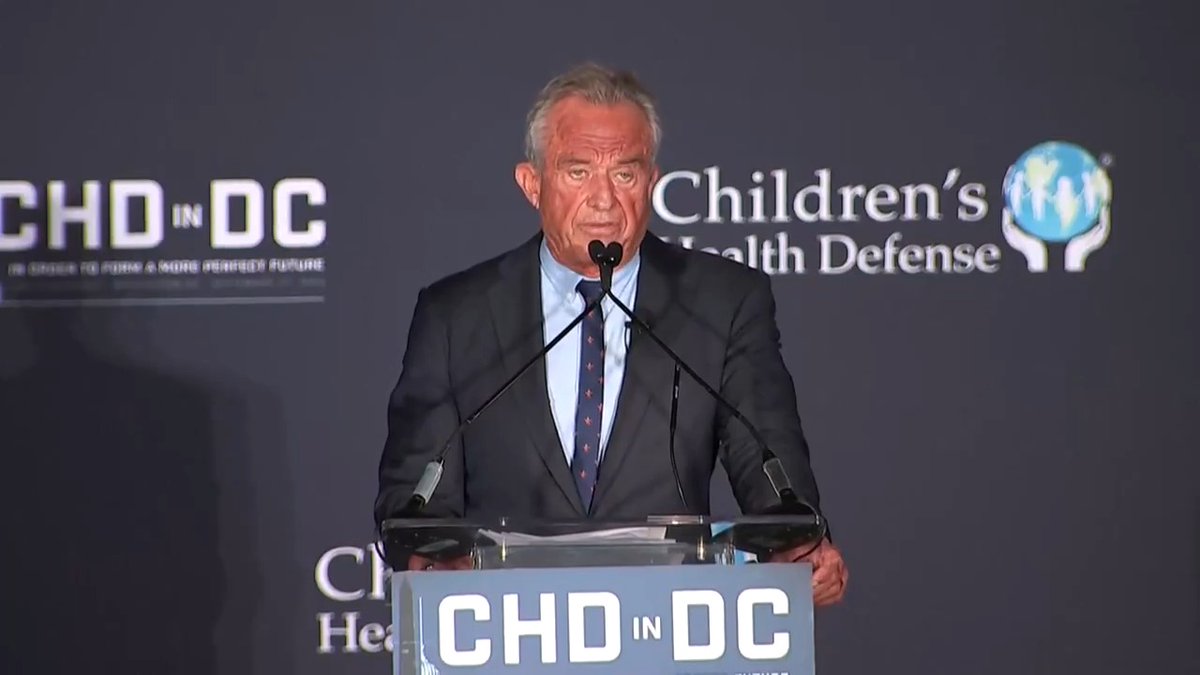 RFK Jr: We're also looking at chemtrails *Crowd applauds*