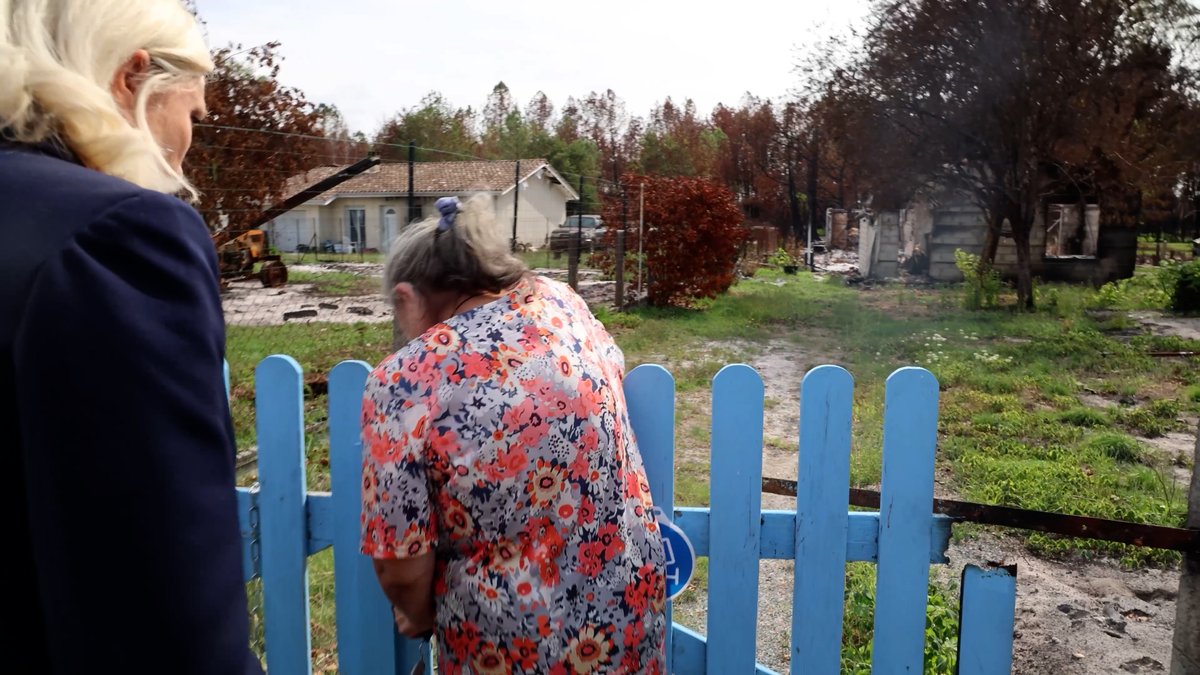 Marie a souhaité nous montrer sa maison dévastée par les flammes. Pour elle, c'est une partie de sa vie, des souvenirs, une histoire qui sont partis. C'est dans ces moments-là que la solidarité nationale prend tout son sens.