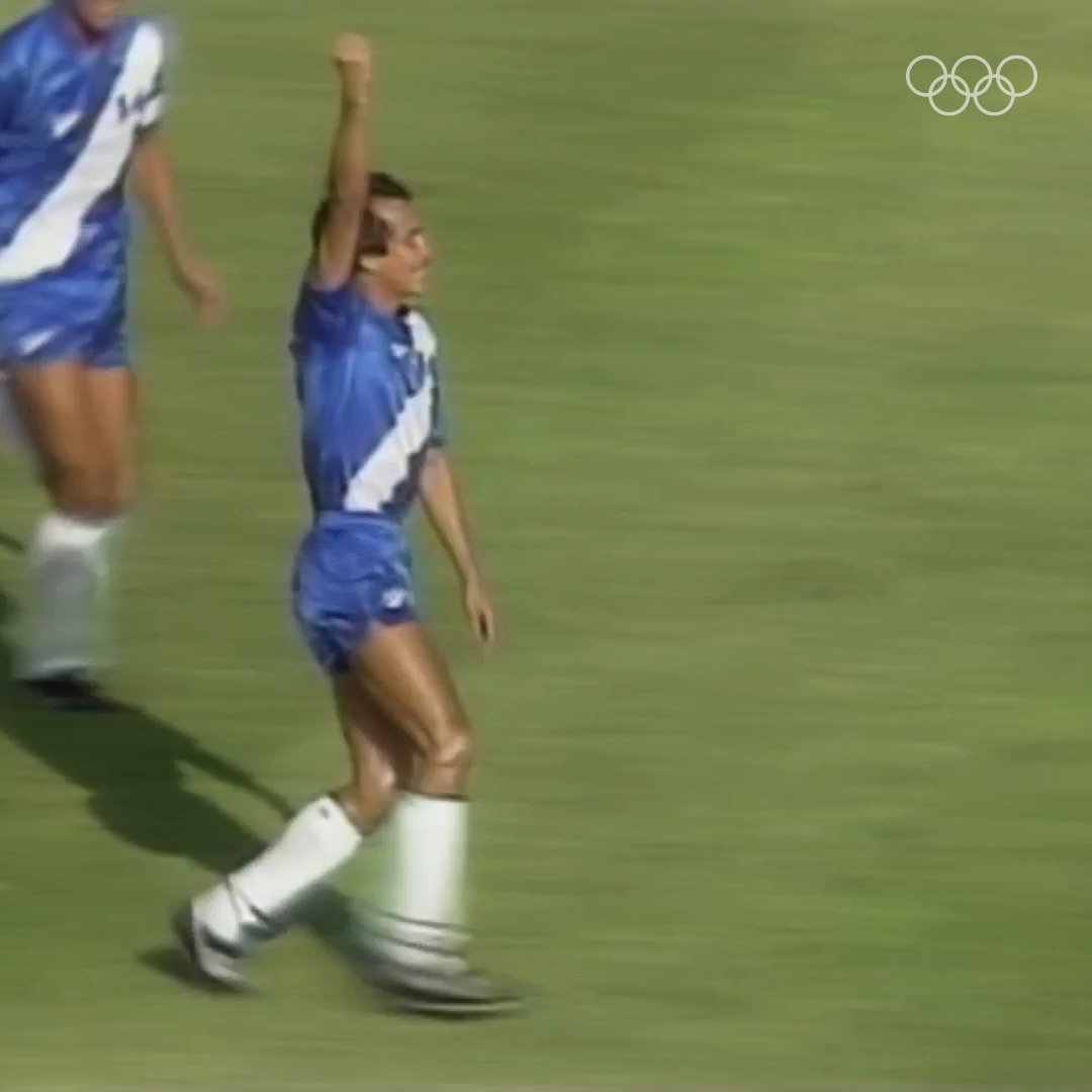 Tal día como hoy hace 38 años... 𝙂𝙪𝙖𝙩𝙚𝙢𝙖𝙡𝙖 debutó ante Italia y anotó dos goles en el torneo masculino de fútbol de Seúl 1988. 🇬🇹⚽ #JuegosOlimpicos #Seoul1988 l C O G FFG🇬🇹