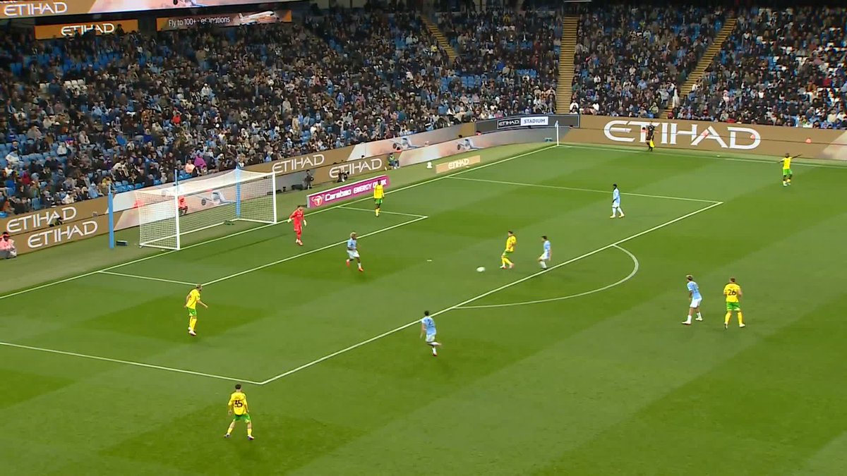 FLOYD SAMBA again!! ๐ The 17-year-old curls one in to score his second on his Man City debut with his dad Christopher watching on in the stands ๐