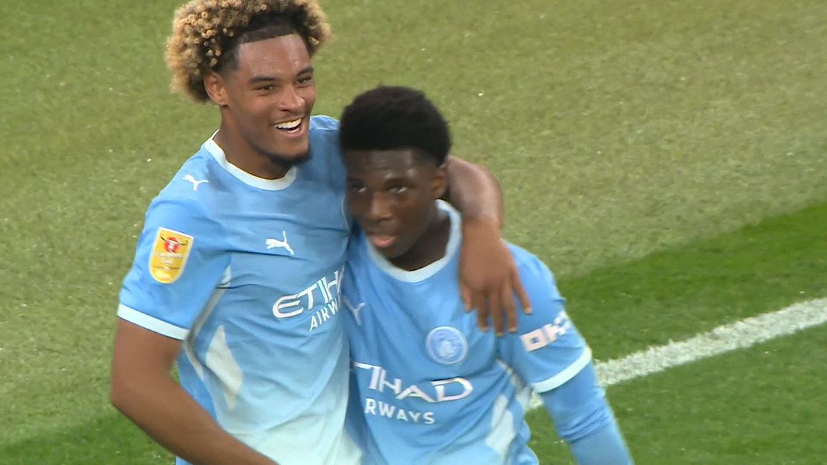 "A night for the youngsters" Ryan McAidoo finishes off an excellent Man City move to add a fifth goal 😍