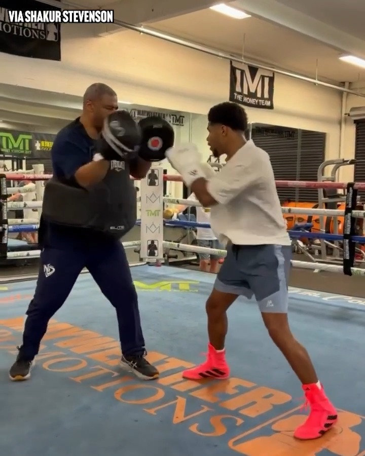 Ring junior welterweight king Shakur Stevenson lights up the pads in training 💥 👑