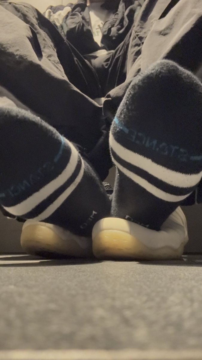 奶喷闷出来的反光黑袜🥵能不能让小狗🐶闻了变✌️🤪✌️#白襪 #whitesocks #原味 #gay #白袜 #臭襪 #gooner #s #黑袜 #黑襪