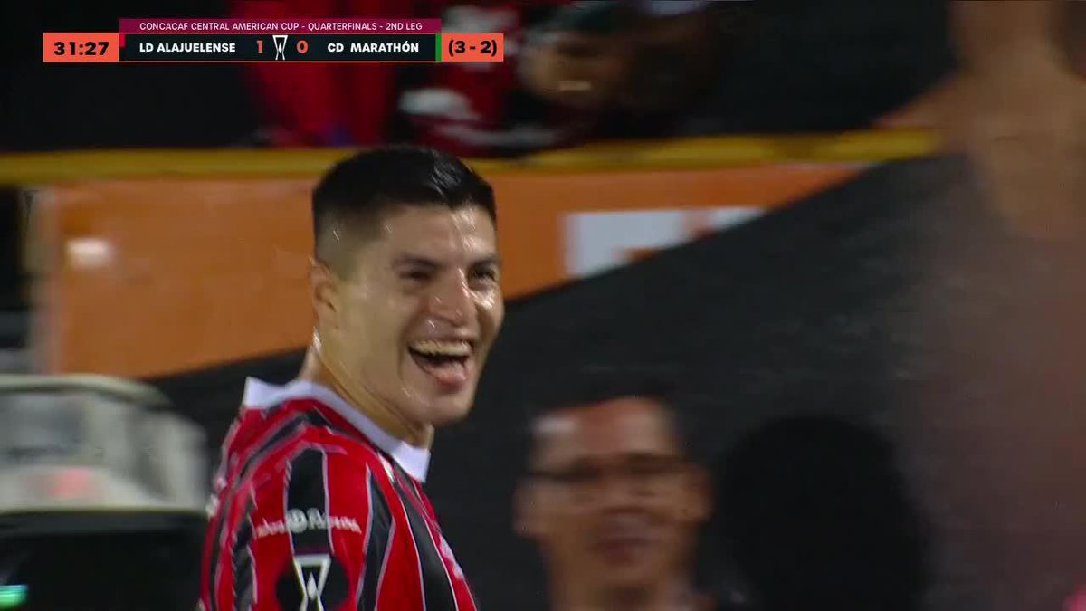 🇨🇷💥QUÉ JUGADON Y UNA MAGNÍFICA ANTICIPACIÓN🥵 Cisneros le gana al defensor verdolaga y anota el segundo para los rojinegros. ▶️Todos los juegos de la 🏆#CopaCentroamericana en el Plan Premium de #DisneyPlus