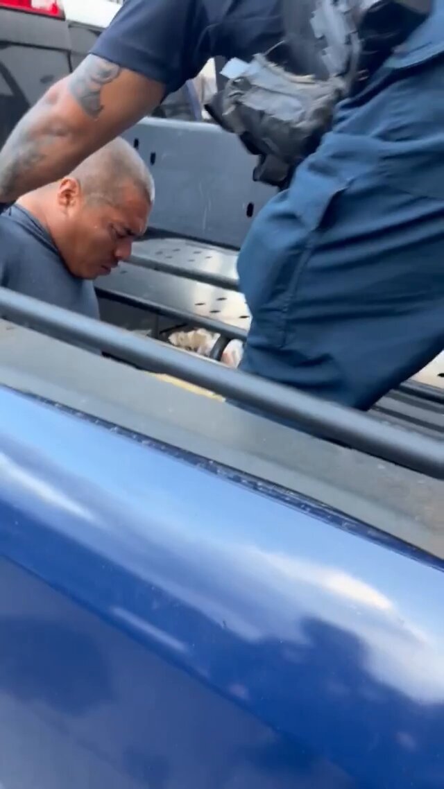 De acuerdo con autoridades, fue gracias a denuncias y habitantes de la zona que identificaron a este sujeto que se logró su detención en el Centro de Cuautla; el cuerpo de Claudia, la estudiante española, continúa a resguardo de autoridades y el día de mañana se espera que arriben sus familiares a México. #Video 🎥👇🏽