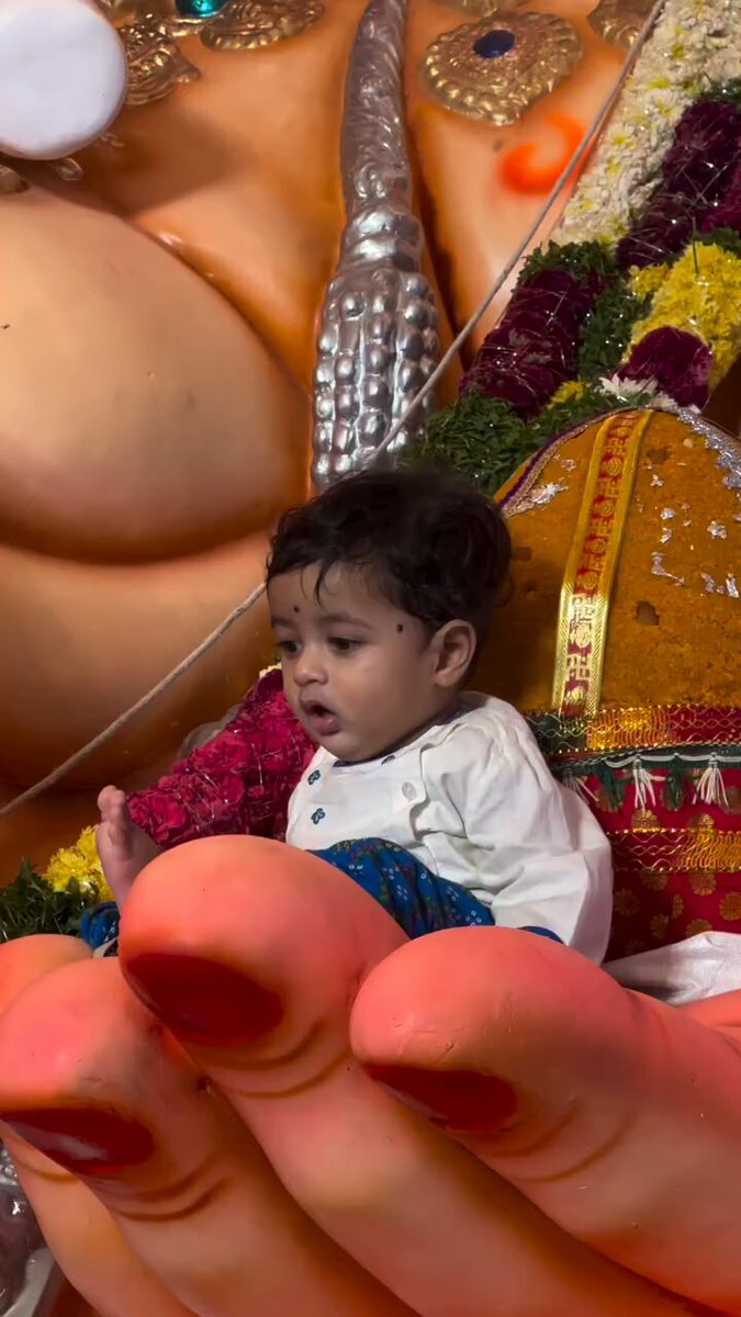 A sweet little moment with Ganpati Bappa ❤️🙏 Ganpati Bappa Morya!
