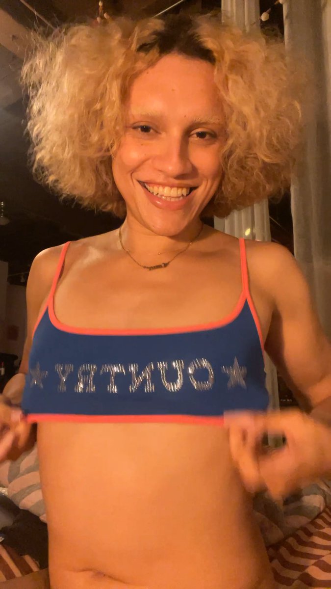 yall like my new top? 🤠