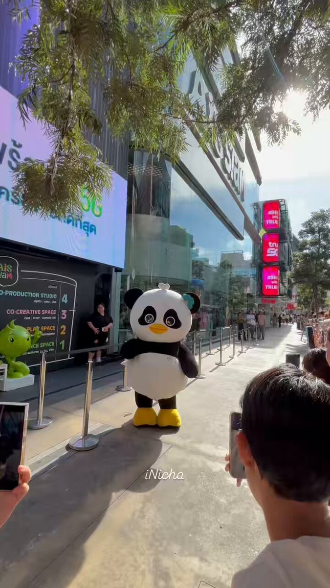 LUNAR X IPHONE18 PRO AIS #iPhone18ProAISxLUNAR 🗣️: Have you seen Tip in uniform yet? 🐼🐣: What was that? 🗣️: Have you seen Tip in uniform yet? 🐼🐣: A bus conductor? A bus driver? 🗣️: Yeahhhh 🤣🤣🤣 🐼🐣: A bus driver, right? 🗣️: A pilot! 🐼🐣: A py-lot?? A pilot? Which airline? 🗣️: Don't know. So what is she, really? Go ask Mom for me—is she a bus driver or a pilot? 🐼🐣: I'll go ask her for you. 🗣️: Okay🙂‍↕️ 🐼🐣: But honestly, looks like she could be anything! 🗣️: Then can you be one too? 🐼🐣: Say that again? 🗣️: Can you be one too? A captain, a pilot? 🐼🐣: But I actually wanna be a flight attendant. Like, I've got the body, long legs, can easily reach the overhead bins. 🗣️: Plus hair down to the middle of your back, right? 🐼🐣: Exactly!