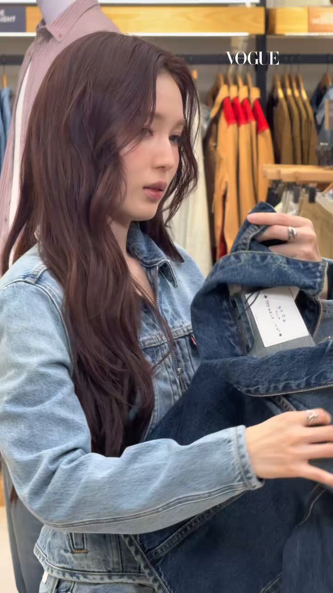 The Original Girl! ‘เลิฟ-ภัทรานิษฐ์’ เลิฟรัก ในงานเปิดตัว Levi’s® x ROSÉ คอลเล็กชั่นพิเศษ ‘The Original Girl’ ณ Central World #lovereukk #เลิฟภัทรานิษฐ์ #Levis #LevisxRose #LevisTH
