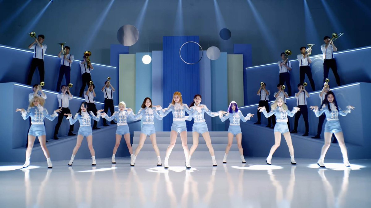 amo quando to de boa ai me da uma vontade repentina de revisitar toda a discografia japonesa do twice