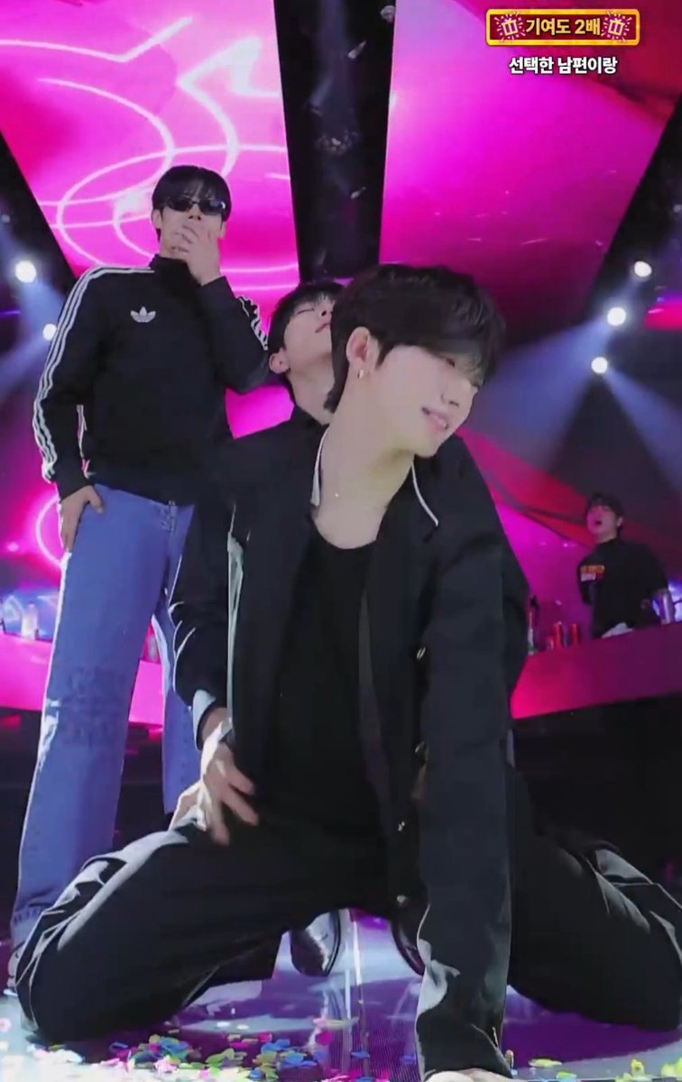 0908 준용 혁근 키리 これも消すから載せとく🙅 三角関係ㅎㅎ🤭🤭 2つ目と3つ目は続いてた❤️‍🔥🔞 혁근の表情が好きだけど 준용て目がセクシーだね、、🔥