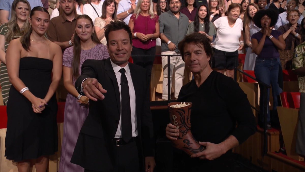 .Tom Cruise brings out a bootful of popcorn to share with the audience! 🍿 @DiggerTheMovie #FallonTonight