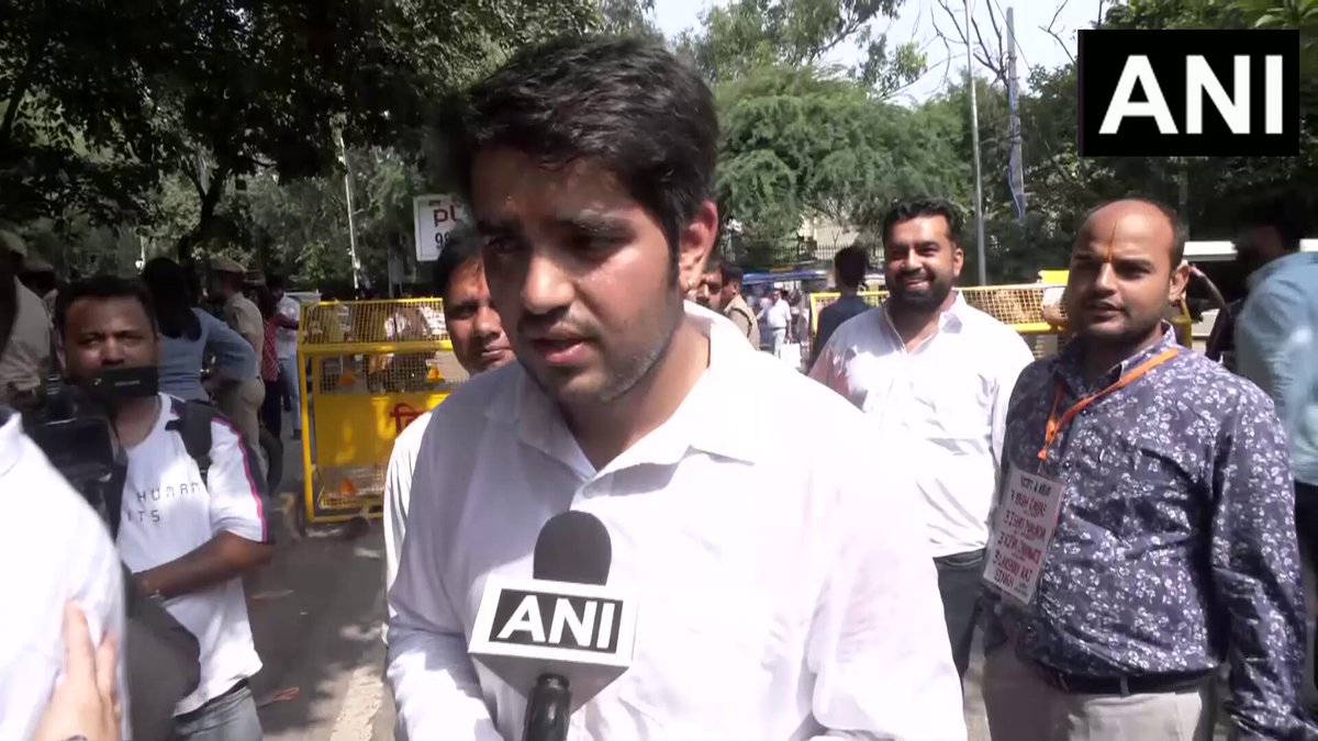 #WATCH | Delhi: ABVP DUSU Presidential Candidate Yash Dabas says, "... Our main issue will be to conduct safety audits of all hostels and PGs, construct new girls’ hostels in every college, and set up a helpline for PGs and hostels... Students are emotional about the Satya building collapse, and ABVP is still protesting. We will continue the protest until the MCD Commissioner resigns... I am fully confident that ABVP is going to win."
