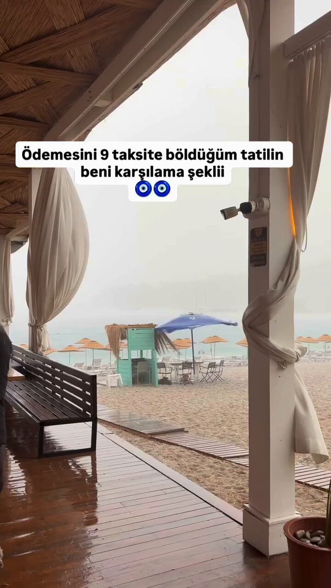 Eylül ayında Fethiye’ye tatile giden bir kadın, gittiği gün yağan yağmuru gösterdi: “Ödemesini 9 takside böldüğüm tatilin beni karşılama şekli.”