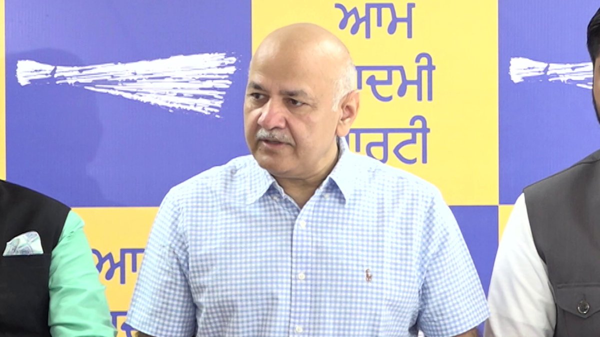 पंजाब में जिन लोगों ने 2007-2017 के बीच नशे के बीज बोए, नशे का राक्षस खड़ा किया, नशे का पूरा कारोबार फैलाया और चलाया, वो लोग आज पंजाब में नशे के ख़िलाफ़ यात्रा निकाल रहे हैं। पिछले 4.5 सालों में Bhagwant Mann सरकार ने पंजाब में इन लोगों के द्वारा स्थापित की गई नशे की पूरी Supply Chain तोड़ डाली, नशा कारोबारियों को जेल में डाला, उनके घर तोड़ डाले। आज पंजाब में बिक रहे नशे का 80% सिर्फ़ BJP शासित राज्यों से आ रहा है। ऐसे में BJP में युद्ध नशा विरोधी यात्रा निकाल कर पंजाबियों का अपमान कर रही है। BJP अगर सच में नशा रोकना चाहती है तो पहले अपने राज्य में नशे की Supply Chain तोड़े और उसके बाद पंजाब में आ कर बात करे।