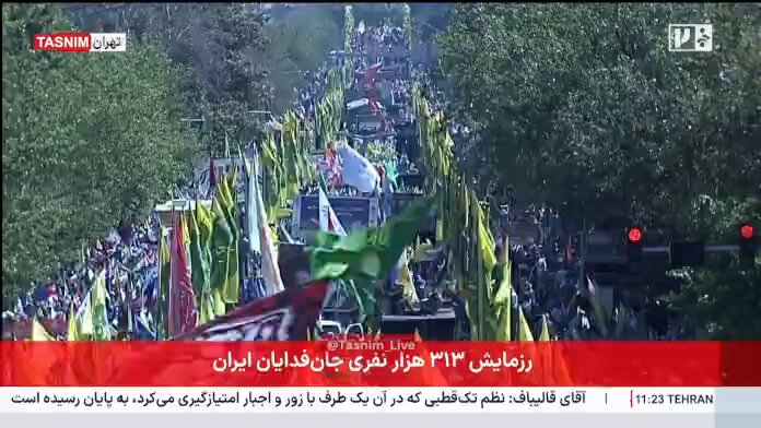 People take part in the “Sacrifice for Iran” parade in Tehran, #Iran's capital, showing their support and willingness to join the national campaign against foreign threats and aggression.