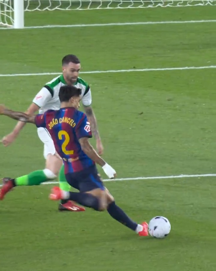 Es un GOLAZO en mayúsculas. ☄️ LALIGAHighlights | FC Barcelona