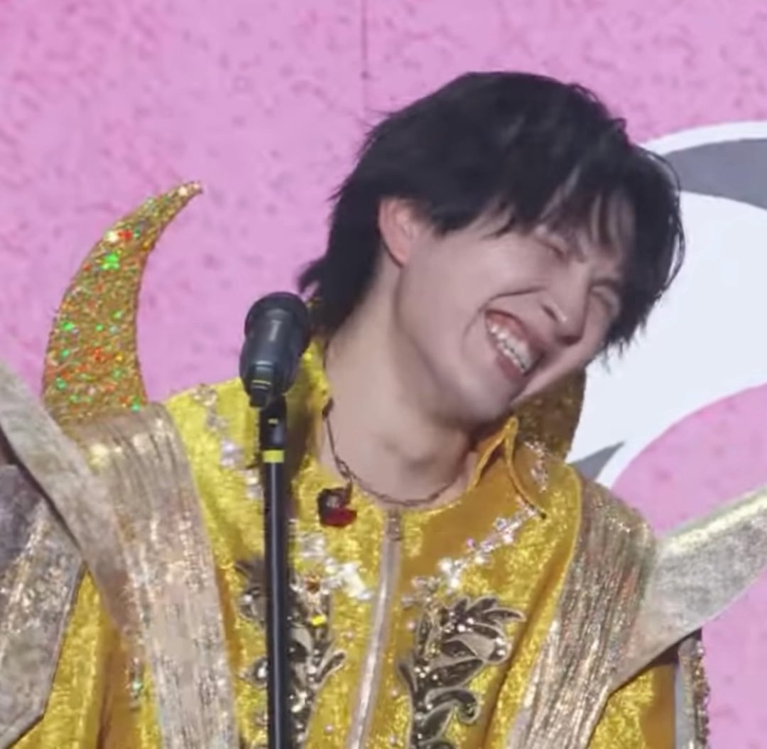 レコメンでしゅんちゃんの光エピとの比較をされまくって突然楽屋のゴミ問題にキレはじめる所好きすぎる ❤️ごめん、そういうのはできないんだぁ♡ 💛クソォーッ‼️ じんとくんはしゅんちゃんファンがこういうダメな所にも可愛い〜♡ってなるの分かってるからこの反応なんだよな