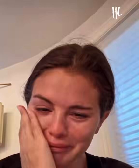 Selena Gomez went live on instagram and she was crying after her husband Benny blanco was spotted in Ibiza cheating on her with a TikTok influencer. “It’s really sad how Benny has been treating me he left me in Italy and went out with another woman… i haven’t seen him for days I’m done with this marriage I’m moving out of our house. 💔💔