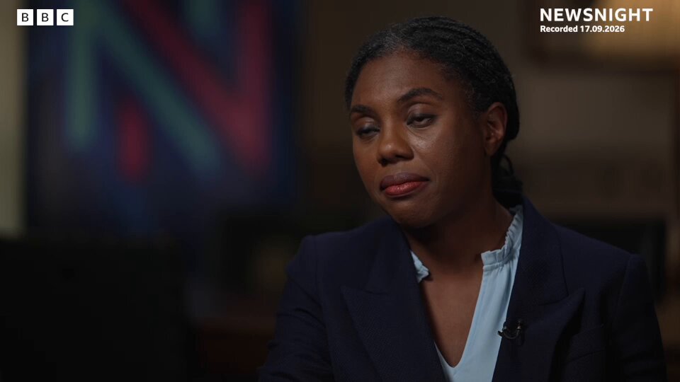 “I want to solve this problem…” “But where would you put them?” @mattchorley presses Kemi Badenoch on where the Conservatives would house asylum seekers, following protests over proposals to use a former military base in Oxfordshire. #Newsnight