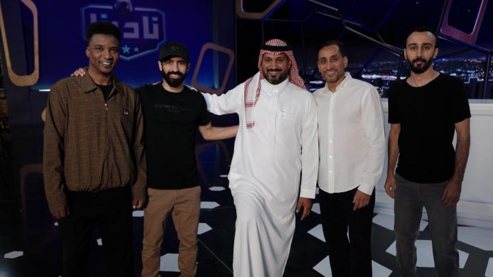 ◀️ من الملعب إلى الاستديو.. نعيش معكم كل لحظة في خليجي 27، ونرصد كل ما يخص البطولة من أخبار وتحليلات ولقاءات.. نادينا خليجي 27.. معكم خطوة بخطوة في كل ااتفاصيل يوميًا الساعة 11 مساءً بتوقيت السعودية على mbc1 ⏰ #نادينا خليجي 27 #MBC1 عبدالرحمن الحميدي محمد نور محمد السهلاوي حسين عبدالغني سامي الجابر