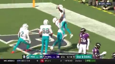 𝐎𝐍 𝐓𝐇𝐈𝐒 𝐃𝐀𝐘 — 𝟒 𝐲𝐞𝐚𝐫𝐬 𝐚𝐠𝐨: Tua Tagovailoa entered the fourth quarter down 35-14 to Baltimore after already throwing two interceptions. He then threw FOUR TDs in the fourth quarter alone, finishing with 469 yards and 6 TDs as Miami somehow won 42-38.