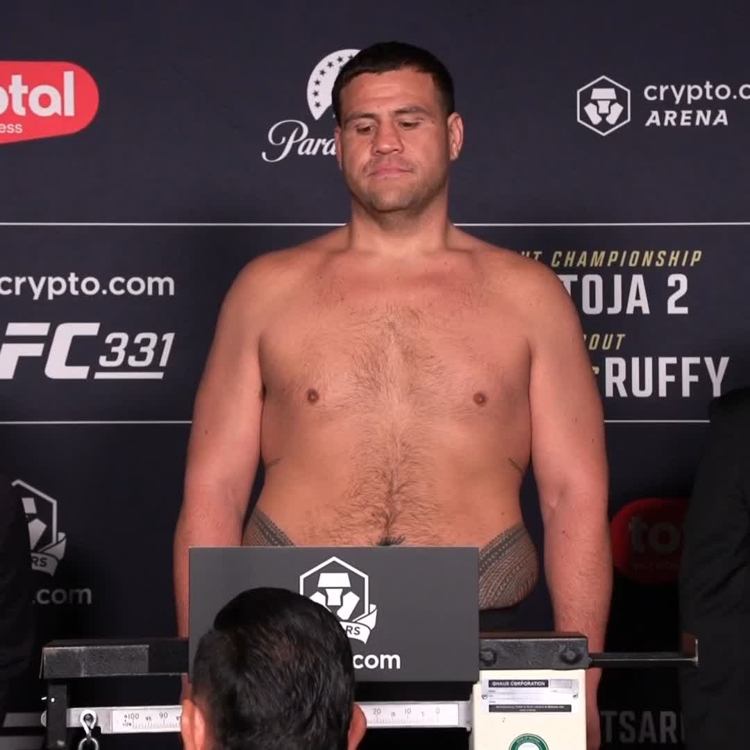 Tai Tuivasa is on weight at 264.5 lbs! 🇦🇺 #UFC331