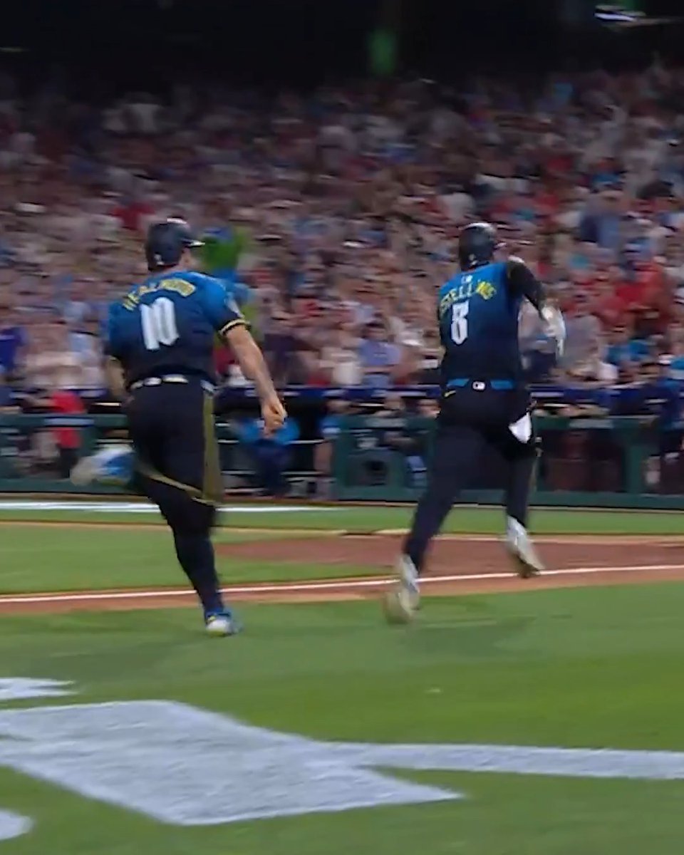 One of the craziest plays EVER 😱 When Nick Castellanos and J.T. Realmuto scored at the same time! (MLB x Essilor)