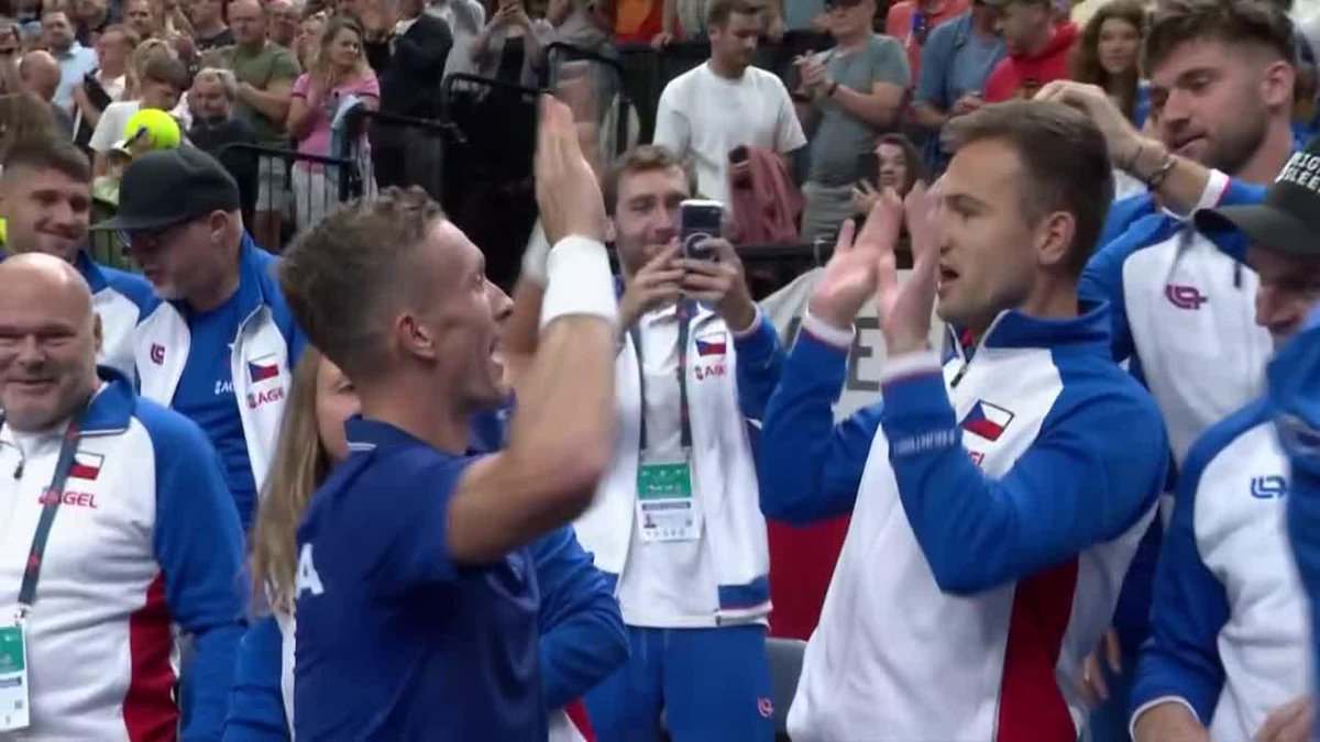 Jiri Lehecka puts Czechia back on level terms with USA 💪 He defeats US Open runner-up Ben Shelton 6-4 6-4 #DavisCup