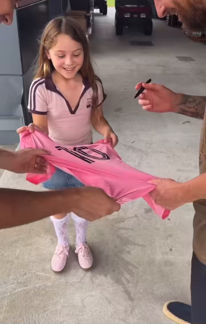leo and his little fan today 💖