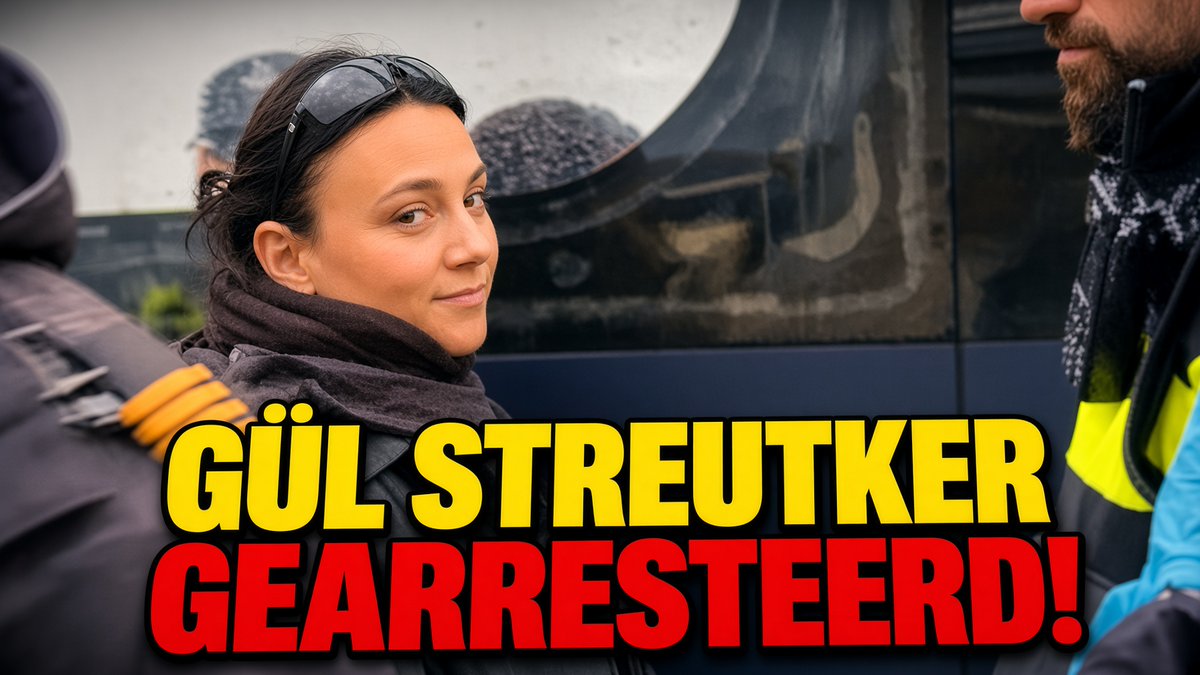 Ook Gül Streutker mag het politiebusje in. Eerst nog even op de foto met haar paspoort, om vervolgens snel de andere kant op te kijken zodra ze mijn camera ziet. Een paar weken geleden riep ze in Utrecht nog stoer op tot 'burgerarrestaties' van Israëliërs. Gisteravond liet de politie op de Dam zien hoe een échte arrestatie werkt. #IsraëlManifestatie #17september