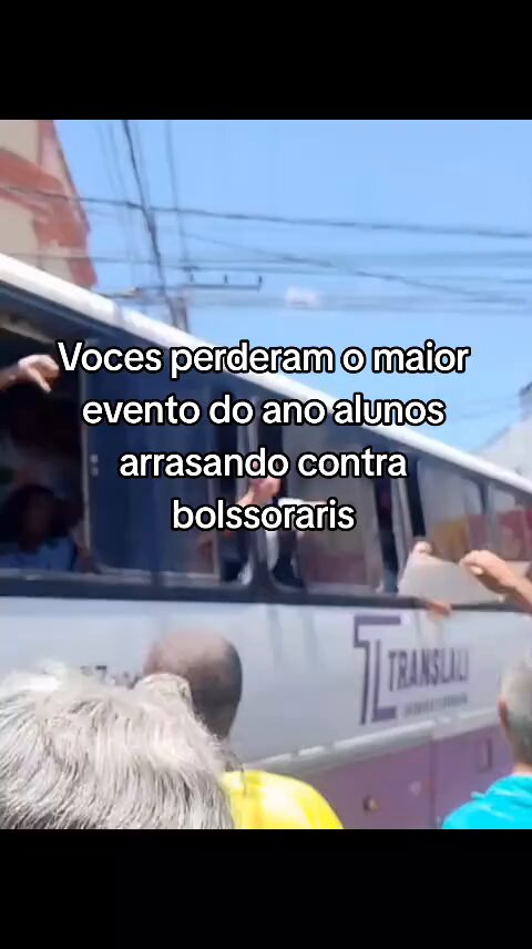 AI QUE MICO! Bolsonaristas batem boca com adolescentes em Fortaleza, no Ceará.