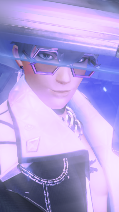Hey don’t look…but Mizuki is looking at you from across the dance floor 👀