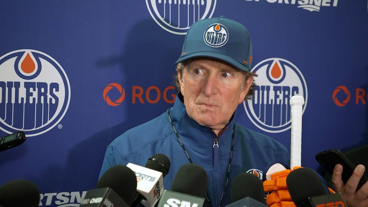 "When you're coming back as a coach, you know way more. When you're new as a coach, everyone gets a fresh chance... I'm not gonna learn a whole bunch till I'm standing on the pine tomorrow." Coach Mike Babcock on evaluating players at #Oilers camp. Enterprise | #LetsGoOilers