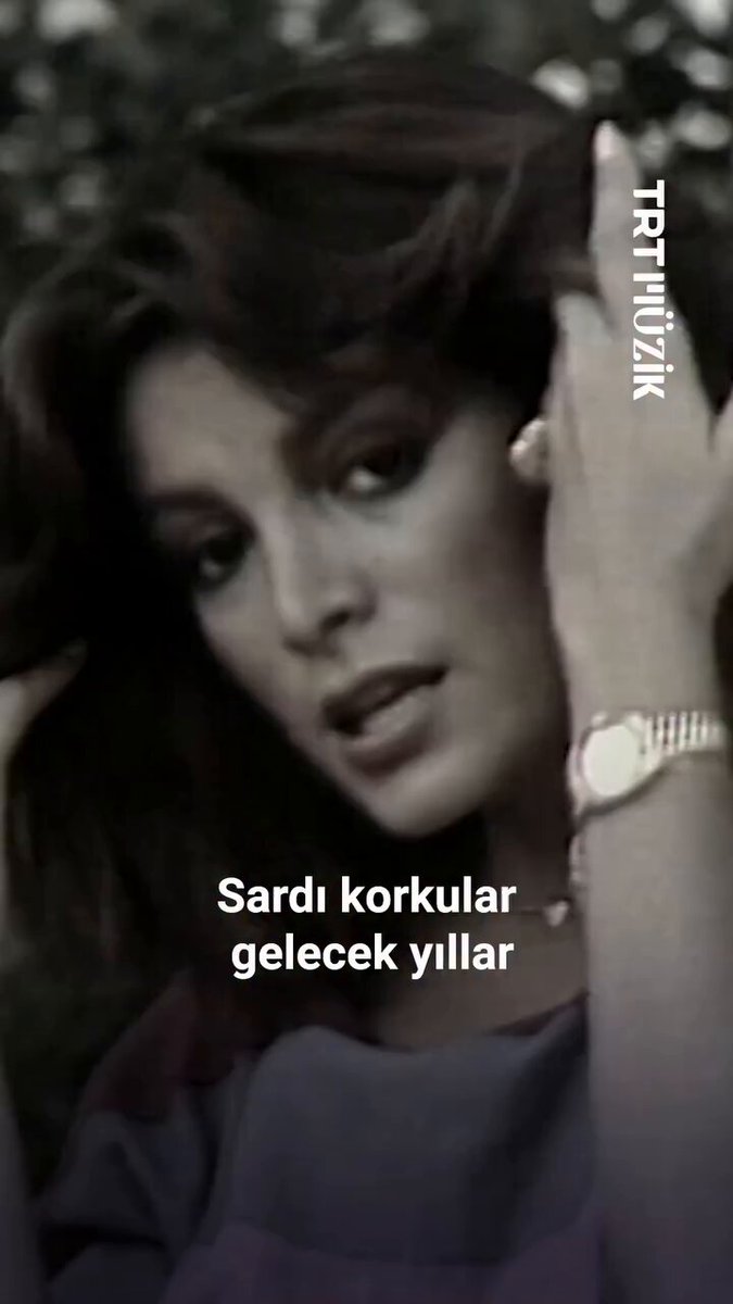 "Yalnız kaldım, yıkılmadım, ayaktayım." 🎶 Ajda Pekkan - Bambaşka Biri 📹: (TRT)