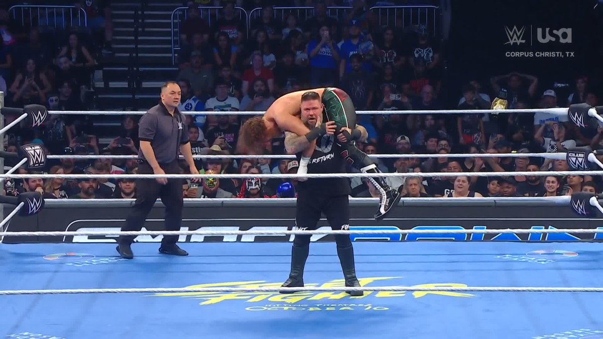 YOU CAN'T SEE ME! 👋 Kevin Owens just hit Sami Zayn with an Attitude Adjustment! ZAYN vs. OWENS WWE TITLE MATCH HAPPENING RIGHT NOW ON SMACKDOWN!