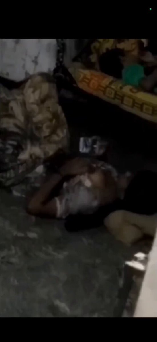 அக்கா யாருக்கே அவள் முலை புண்டை காட்டுறாள்