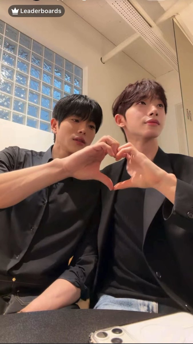 Pose pake heart aja mereka ngakak 😂#Kiri #Junyong #준용 #키리