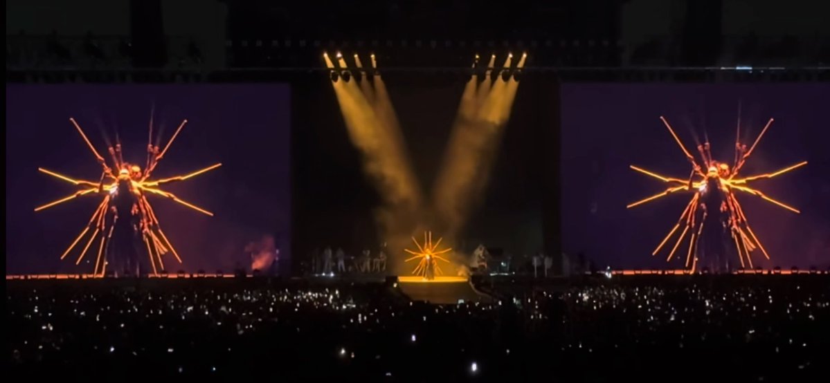 Shakira se ve espectacular con sus bailarines en esta nueva intro de Suerte/Whenever Wherever.