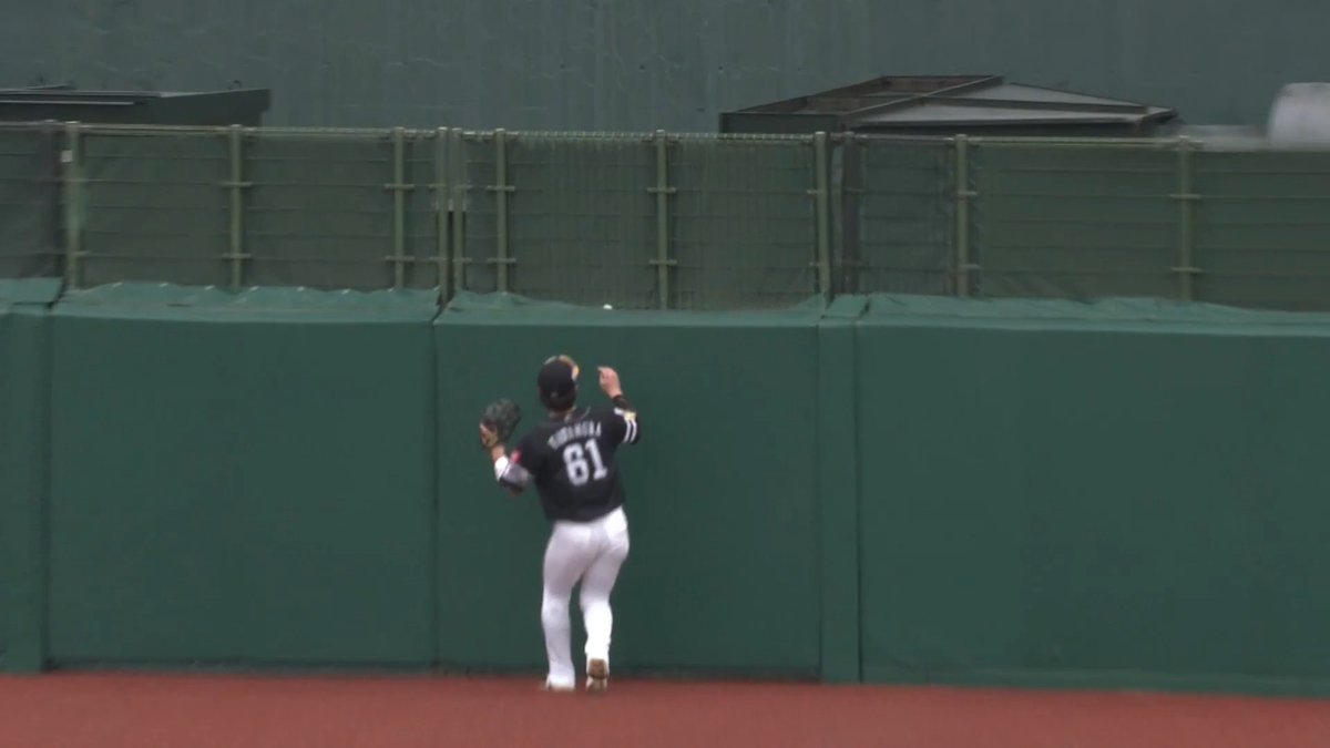 打球が挟まる！？😲 珍二塁打⁉👀👀 YG安田 選手