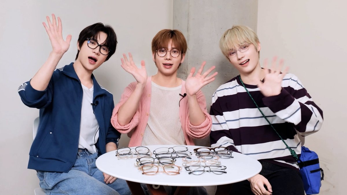 ／ Always Together Crapt インタビュー動画✨ ＼ TOMORROW X TOGETHERのBEOMGYU、TAEHYUN、HUENINGKAI に「メガネが一番似合うメンバーは誰ですか？」と聞いてみました👀 #Always_Together_Crapt #TXT
