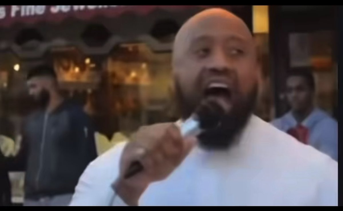 “Sharia for the United Kingdom!” the invaders chant. This is not integration. This is invasion and submission. Islamists have acted this way throughout history, yet somehow it seems we have forgotten…