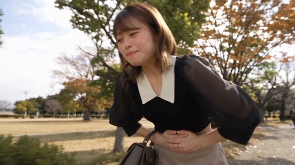 突然の腹痛に耐えながらトイレを探す女性。 しかし、ようやくたどり着いたのは、擬音装置のない男女共用トイレで…… ────────────────── AZ8official_JP のSeedance 2.5にて制作 #ドラマ #ショートドラマ